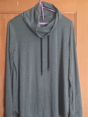 Market & Spruce Gray Active Top with Pink Accents